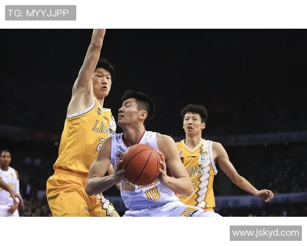 深圳羽毛球队技术争议引发热议球员表现与战术选择成焦点讨论