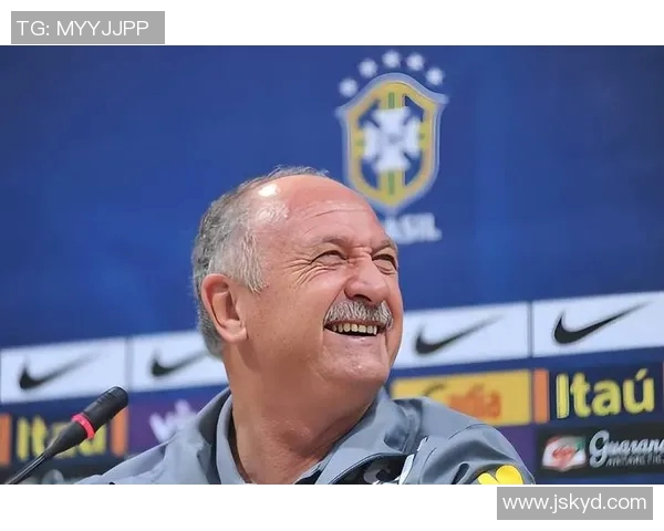 足球明星在关键时刻错失空门机会引发球迷热议与反思