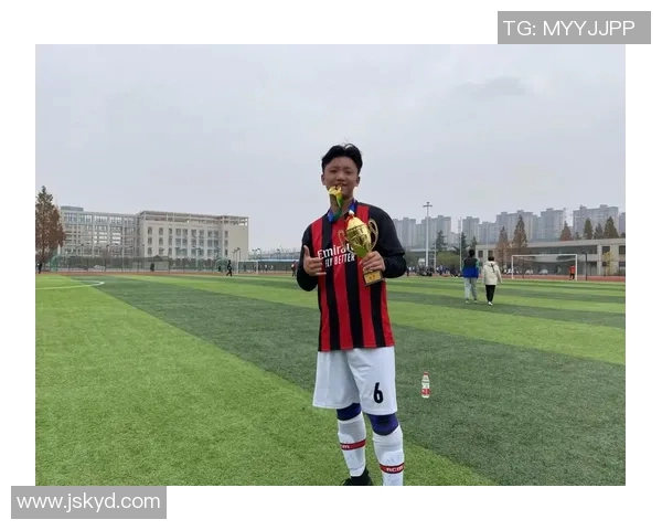 足球明星王博文的辉煌历程与未来展望揭示了他对足球的热爱与坚持